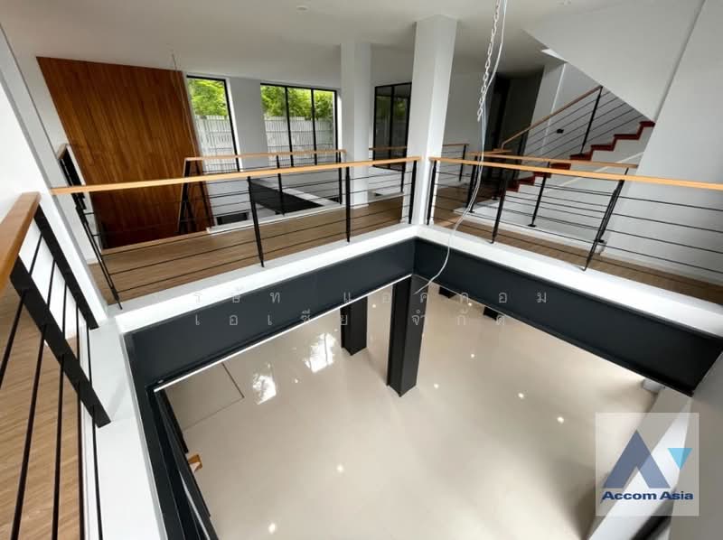 For Rent - Big Balcony, Private Swimming Pool, Double High Ceiling, Bangkok