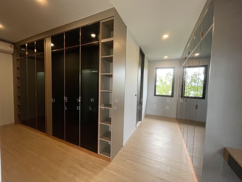 For Rent - Big Balcony, Private Swimming Pool, Double High Ceiling, Bangkok