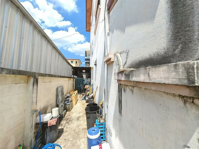 อาคารพาณิชย์ 3 ชั้น 36 ตร.ว. หมู่บ้านมัณทิรา (สะพานสูง) ซอยเคหะร่มเกล้า78, Bangkok, Saphan Sung, Saphan Sung, Bangkok, , 250 sqm, Shophouse For Sale, by คุณ กันตภณ จักกาวิรักษ์ (บอย), 500196784 - DDproperty.com