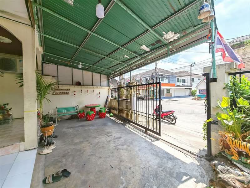 อาคารพาณิชย์ 3 ชั้น 36 ตร.ว. หมู่บ้านมัณทิรา (สะพานสูง) ซอยเคหะร่มเกล้า78, Bangkok, Saphan Sung, Saphan Sung, Bangkok, , 250 sqm, Shophouse For Sale, by คุณ กันตภณ จักกาวิรักษ์ (บอย), 500196784 - DDproperty.com