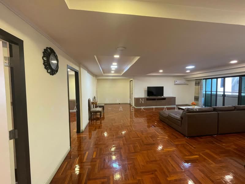 D.S. Tower 2 Sukhumvit 39, Bangkok, Soi Sukhumvit 39, Khlong Tan Nua, Watthana, Bangkok, 3 Bedrooms, 280 sqm, Condo For Rent, by Sakan Akkara-aektalin, 500196817 - DDproperty.com