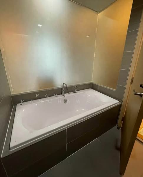 Siri Residence, Bangkok, 21 Soi Sukhumvit 24, Khong Tan, Khlong Toei, Bangkok, 2 Bedrooms, 70 sqm, Condo For Rent, by Pawanrat Panchawanon, 500196839 - DDproperty.com