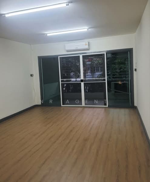 2-story Townhouse Soi Mee Namjai, Chokchai 4, Bangkok, Lat Phrao, Lat Phrao, Bangkok, 2 Bedrooms, 90 sqm, Townhouse For Rent, by NR AGENT, 500196972 - DDproperty.com