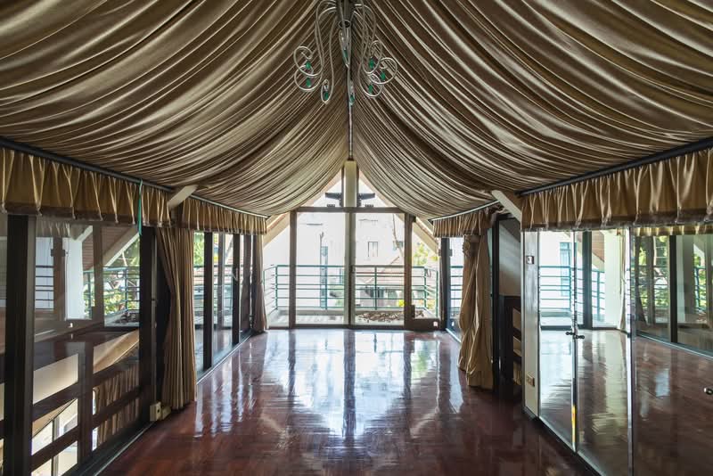 2 detached house Soi Methi Niwet Sukhumvit 24, Bangkok, Khong Tan, Khlong Toei, Bangkok, Studio, 717 sqm, Single Detached House For Rent, by NR AGENT, 500197036 - DDproperty.com