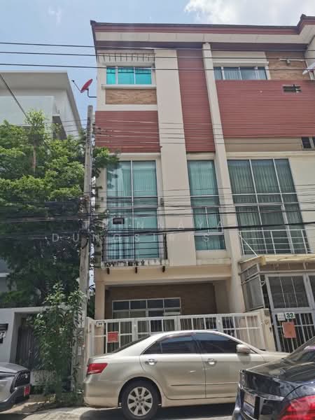 3-BR Townhouse, Bangkok, Lat Phrao, Lat Phrao, Bangkok, 3 Bedrooms, 204 sqm, Townhouse For Sale, by Trinnaya Dungsirisangthong, 500197096 - DDproperty.com