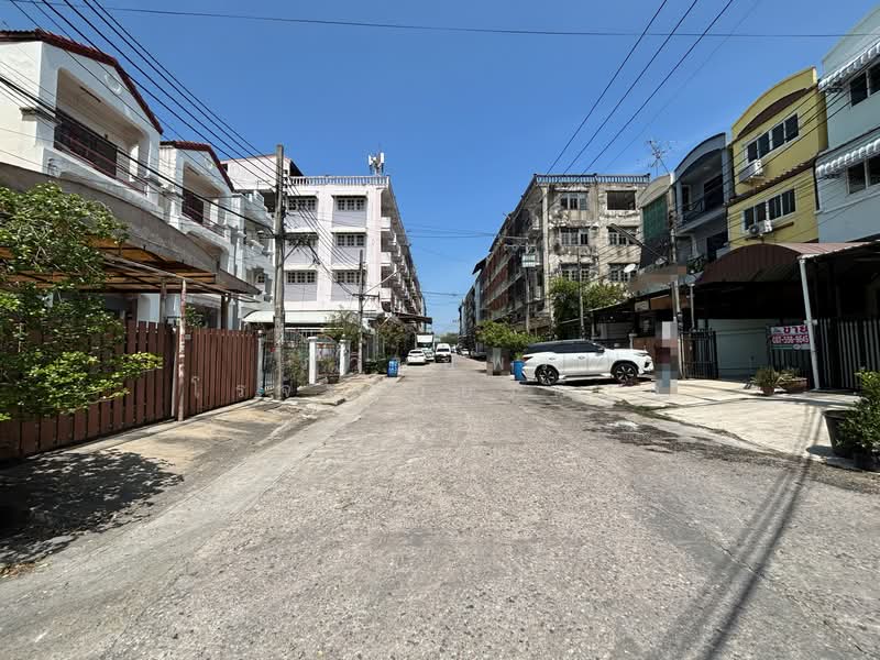 ทาวน์โฮม 3 ชั้น รีโนเวทใหม่ทั้งหลัง บรมราชชนนี 119 | 4 ห้องนอน 3 ห้องน้ำ เพดานสูง บ้านไม่ร้อน โครงสร, กรุงเทพ, บรมราชชนนี, ศาลาธรรมสพน์, ทวีวัฒนา, กรุงเทพ, 150 ตร.ม., ทาวน์เฮ้าส์ ขาย, โดย ภวิษย์พร โรจนเกียรติกุล, 500197217 - DDproperty.com