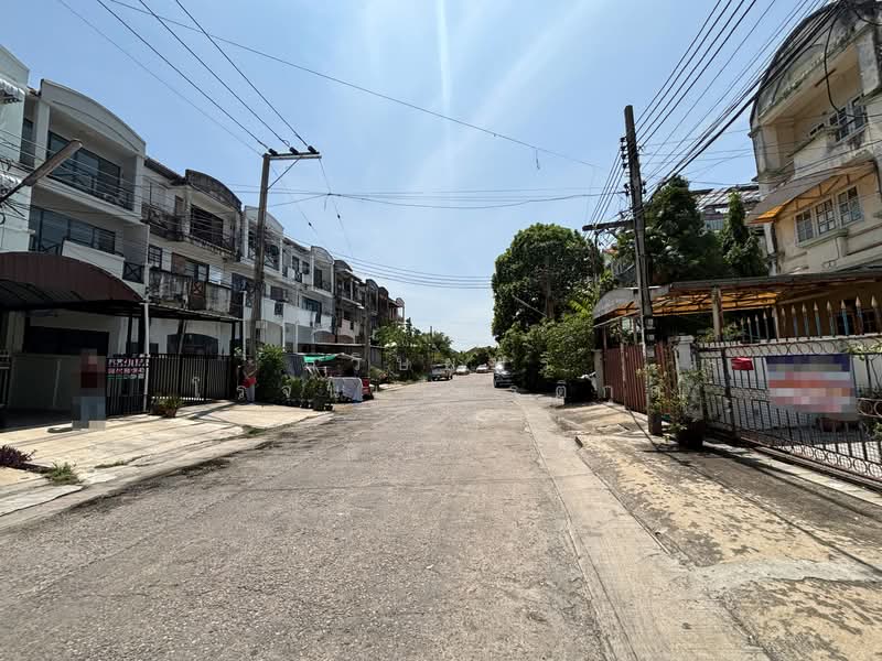 ทาวน์โฮม 3 ชั้น รีโนเวทใหม่ทั้งหลัง บรมราชชนนี 119 | 4 ห้องนอน 3 ห้องน้ำ เพดานสูง บ้านไม่ร้อน โครงสร, กรุงเทพ, บรมราชชนนี, ศาลาธรรมสพน์, ทวีวัฒนา, กรุงเทพ, 150 ตร.ม., ทาวน์เฮ้าส์ ขาย, โดย ภวิษย์พร โรจนเกียรติกุล, 500197217 - DDproperty.com