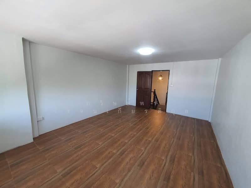 ทาวน์โฮม 3 ชั้น รีโนเวทใหม่ทั้งหลัง บรมราชชนนี 119 | 4 ห้องนอน 3 ห้องน้ำ เพดานสูง บ้านไม่ร้อน โครงสร, กรุงเทพ, บรมราชชนนี, ศาลาธรรมสพน์, ทวีวัฒนา, กรุงเทพ, 150 ตร.ม., ทาวน์เฮ้าส์ ขาย, โดย ภวิษย์พร โรจนเกียรติกุล, 500197217 - DDproperty.com