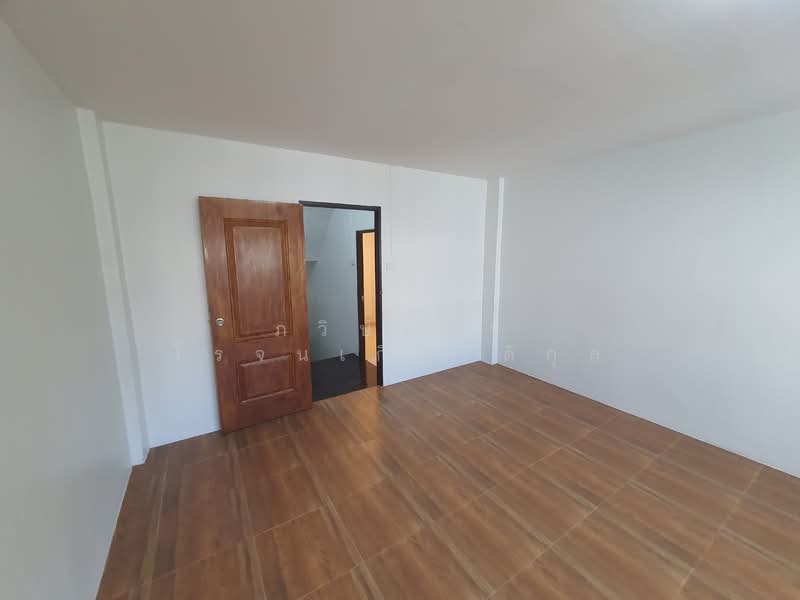 ทาวน์โฮม 3 ชั้น รีโนเวทใหม่ทั้งหลัง บรมราชชนนี 119 | 4 ห้องนอน 3 ห้องน้ำ เพดานสูง บ้านไม่ร้อน โครงสร, กรุงเทพ, บรมราชชนนี, ศาลาธรรมสพน์, ทวีวัฒนา, กรุงเทพ, 150 ตร.ม., ทาวน์เฮ้าส์ ขาย, โดย ภวิษย์พร โรจนเกียรติกุล, 500197217 - DDproperty.com