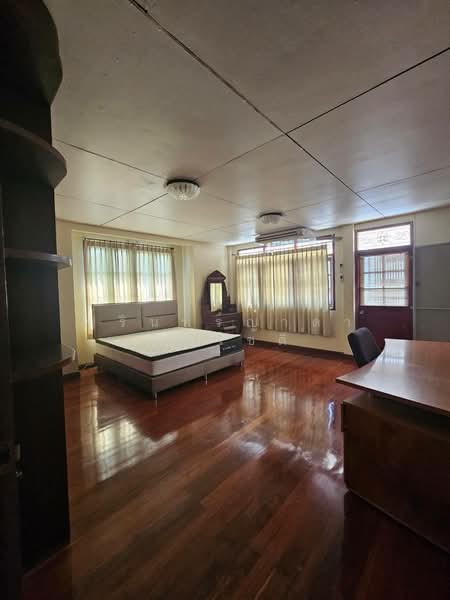 House close to MRT Ladprao, Bangkok, Chan Kasem, Chatuchak, Bangkok, 3 Bedrooms, 200 sqm, Single Detached House For Rent, by ปรินทร์ญาดา ชิณโชติ, 500197218 - DDproperty.com