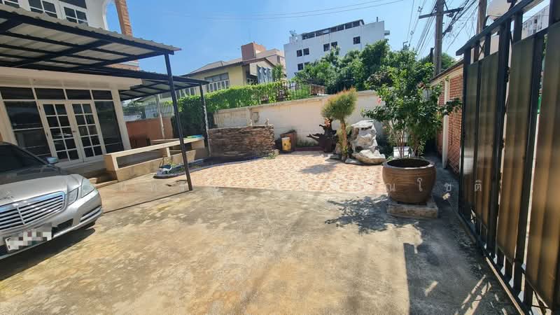 House close to MRT Ladprao, Bangkok, Chan Kasem, Chatuchak, Bangkok, 3 Bedrooms, 200 sqm, Single Detached House For Rent, by ปรินทร์ญาดา ชิณโชติ, 500197218 - DDproperty.com