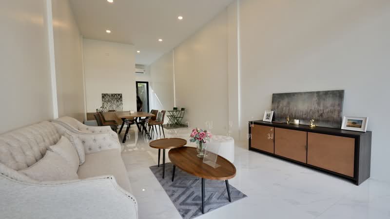 3-story home office for sale in a new project in Theparak area. Premium materials used throughout. O, Samut Prakan, เทพารักษ์, Thepharak, Muang Samut Prakarn, Samut Prakan, , 204 sqm, Shophouse For Sale, by สิริกาญจน์ กุลจิราธีรัตม์, 500197235 - DDproperty.com