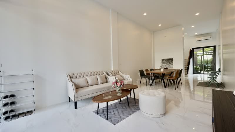 3-story home office for sale in a new project in Theparak area. Premium materials used throughout. O, Samut Prakan, เทพารักษ์, Thepharak, Muang Samut Prakarn, Samut Prakan, , 204 sqm, Shophouse For Sale, by สิริกาญจน์ กุลจิราธีรัตม์, 500197235 - DDproperty.com