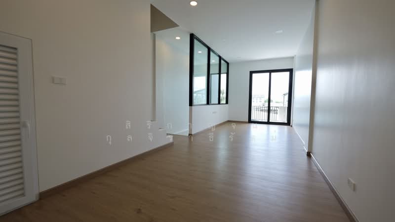 3-story home office for sale in a new project in Theparak area. Premium materials used throughout. O, Samut Prakan, เทพารักษ์, Thepharak, Muang Samut Prakarn, Samut Prakan, , 204 sqm, Shophouse For Sale, by สิริกาญจน์ กุลจิราธีรัตม์, 500197235 - DDproperty.com