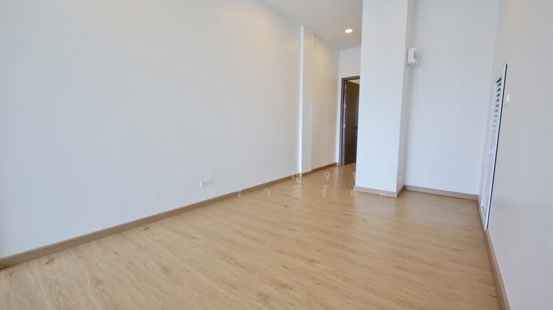 3-story home office for sale in a new project in Theparak area. Premium materials used throughout. O, Samut Prakan, เทพารักษ์, Thepharak, Muang Samut Prakarn, Samut Prakan, , 204 sqm, Shophouse For Sale, by สิริกาญจน์ กุลจิราธีรัตม์, 500197235 - DDproperty.com