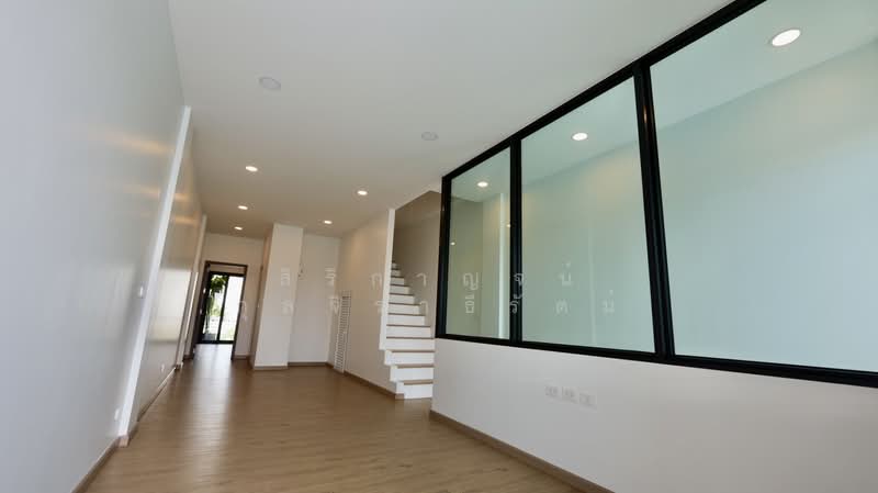 3-story home office for sale in a new project in Theparak area. Premium materials used throughout. O, Samut Prakan, เทพารักษ์, Thepharak, Muang Samut Prakarn, Samut Prakan, , 204 sqm, Shophouse For Sale, by สิริกาญจน์ กุลจิราธีรัตม์, 500197235 - DDproperty.com