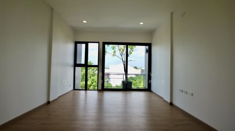 3-story home office for sale in a new project in Theparak area. Premium materials used throughout. O, Samut Prakan, เทพารักษ์, Thepharak, Muang Samut Prakarn, Samut Prakan, , 204 sqm, Shophouse For Sale, by สิริกาญจน์ กุลจิราธีรัตม์, 500197235 - DDproperty.com