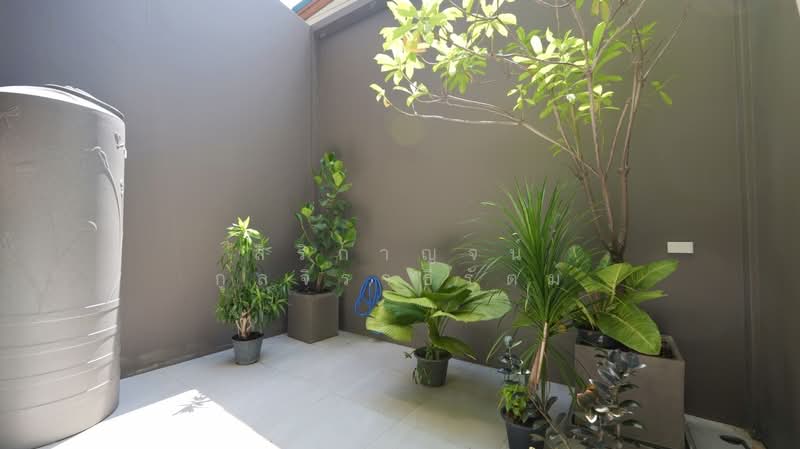 3-story home office for sale in a new project in Theparak area. Premium materials used throughout. O, Samut Prakan, เทพารักษ์, Thepharak, Muang Samut Prakarn, Samut Prakan, , 204 sqm, Shophouse For Sale, by สิริกาญจน์ กุลจิราธีรัตม์, 500197235 - DDproperty.com