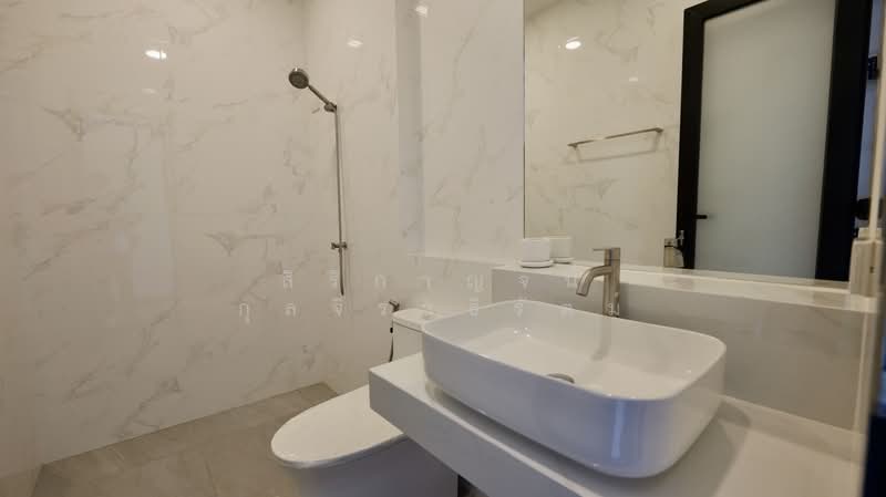 3-story home office for sale in a new project in Theparak area. Premium materials used throughout. O, Samut Prakan, เทพารักษ์, Thepharak, Muang Samut Prakarn, Samut Prakan, , 204 sqm, Shophouse For Sale, by สิริกาญจน์ กุลจิราธีรัตม์, 500197235 - DDproperty.com