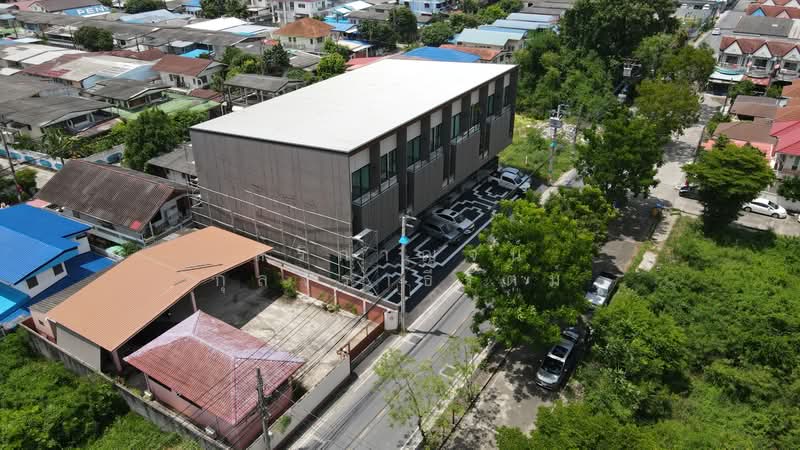 3-story home office for sale in a new project in Theparak area. Premium materials used throughout. O, Samut Prakan, เทพารักษ์, Thepharak, Muang Samut Prakarn, Samut Prakan, , 204 sqm, Shophouse For Sale, by สิริกาญจน์ กุลจิราธีรัตม์, 500197235 - DDproperty.com