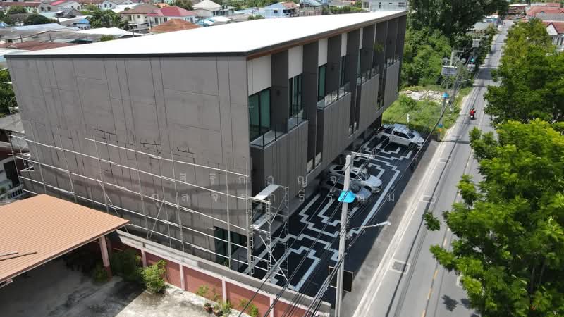3-story home office for sale in a new project in Theparak area. Premium materials used throughout. O, Samut Prakan, เทพารักษ์, Thepharak, Muang Samut Prakarn, Samut Prakan, , 204 sqm, Shophouse For Sale, by สิริกาญจน์ กุลจิราธีรัตม์, 500197235 - DDproperty.com
