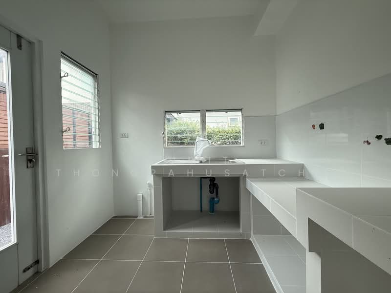 Mantana Kalapapruk-Wongwaen, Bangkok, 379 Kanchanaphisek Road, Lak Song, Bang Khae, Bangkok, 4 Bedrooms, 190 sqm, Single Detached House For Sale, by Sumit Thongpahusatcha, 500197337 - DDproperty.com