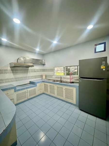 For Rent – 5.5-storey commercial building with a kitchen and beds in every room, located near BTS &, Samut Prakan, สุขุมวิท, Thepharak, Muang Samut Prakarn, Samut Prakan, , 365 sqm, Shophouse For Rent, by Khun Poon, 500197444 - DDproperty.com