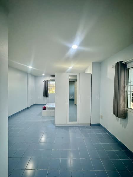 For Rent – 5.5-storey commercial building with a kitchen and beds in every room, located near BTS &, Samut Prakan, สุขุมวิท, Thepharak, Muang Samut Prakarn, Samut Prakan, , 365 sqm, Shophouse For Rent, by Khun Poon, 500197444 - DDproperty.com
