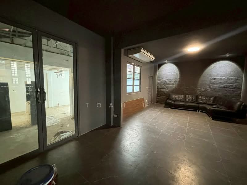 อาคารให้เช่า เอกมัย พระโขนง สุขุมวิท : Buildings for rent in Ekkamai, Phra Khanong, and Sukhumvit., กรุงเทพ, คลองตันเหนือ, วัฒนา, กรุงเทพ, 800 ตร.ม., ตึกแถว-อาคารพาณิชย์ ให้เช่า, โดย TOAH T., 500197445 - DDproperty.com