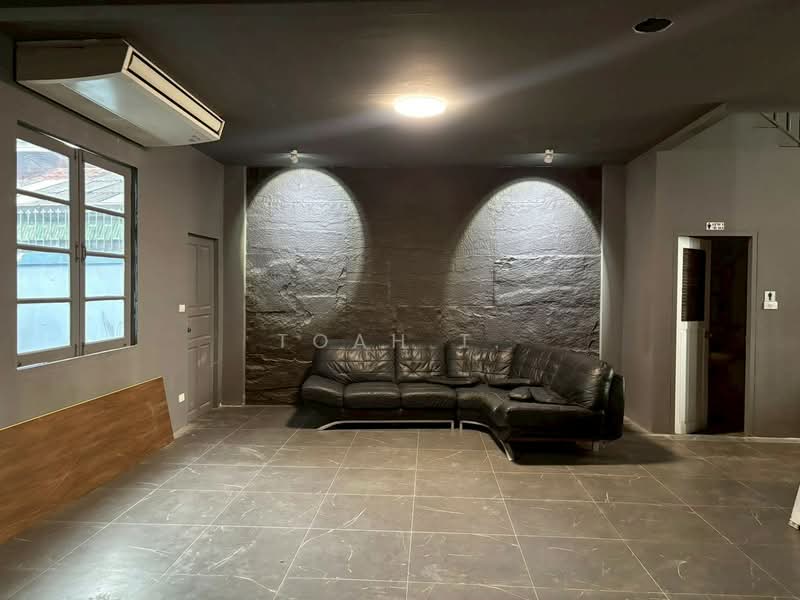 อาคารให้เช่า เอกมัย พระโขนง สุขุมวิท : Buildings for rent in Ekkamai, Phra Khanong, and Sukhumvit., Bangkok, Khlong Tan Nua, Watthana, Bangkok, , 800 sqm, Shophouse For Rent, by TOAH T., 500197445 - DDproperty.com