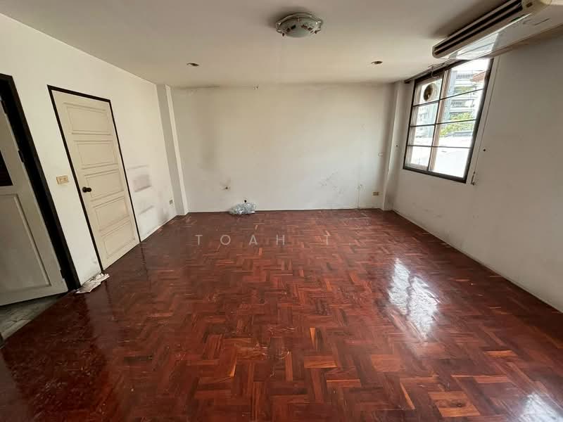 อาคารให้เช่า เอกมัย พระโขนง สุขุมวิท : Buildings for rent in Ekkamai, Phra Khanong, and Sukhumvit., กรุงเทพ, คลองตันเหนือ, วัฒนา, กรุงเทพ, 800 ตร.ม., ตึกแถว-อาคารพาณิชย์ ให้เช่า, โดย TOAH T., 500197445 - DDproperty.com