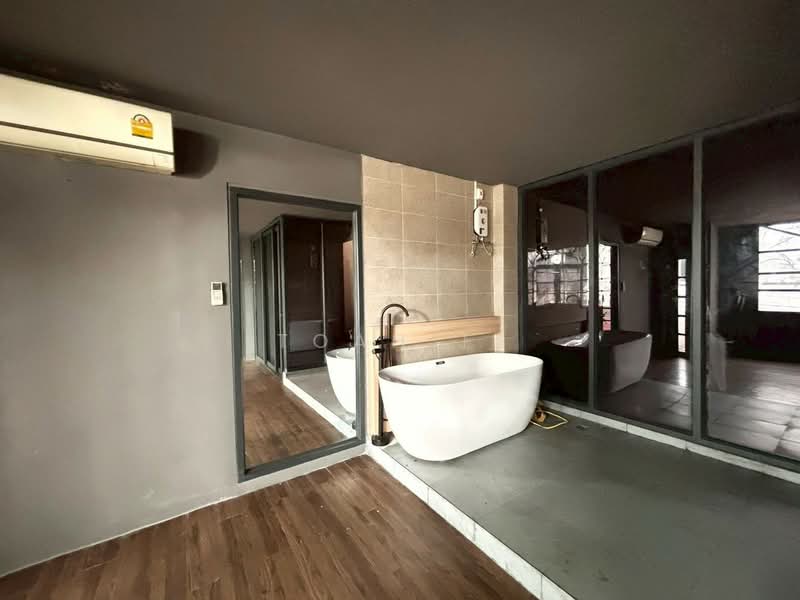 อาคารให้เช่า เอกมัย พระโขนง สุขุมวิท : Buildings for rent in Ekkamai, Phra Khanong, and Sukhumvit., Bangkok, Khlong Tan Nua, Watthana, Bangkok, , 800 sqm, Shophouse For Rent, by TOAH T., 500197445 - DDproperty.com