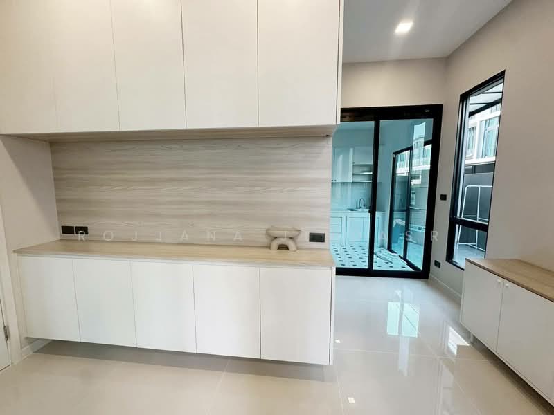 Patio Ratchayothin, Bangkok, Phahonyothin 32, Chan Kasem, Chatuchak, Bangkok, 3 Bedrooms, 267 sqm, Townhouse For Rent, by Rojjana Jindasri, 500197566 - DDproperty.com
