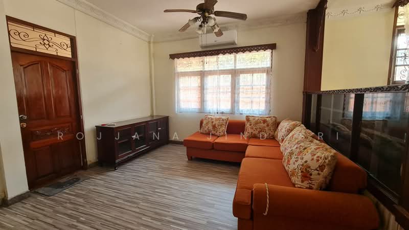 3-BR House, Bangkok, Chan Kasem, Chatuchak, Bangkok, 3 Bedrooms, 200 sqm, Single Detached House For Rent, by Rojjana Jindasri, 500197580 - DDproperty.com