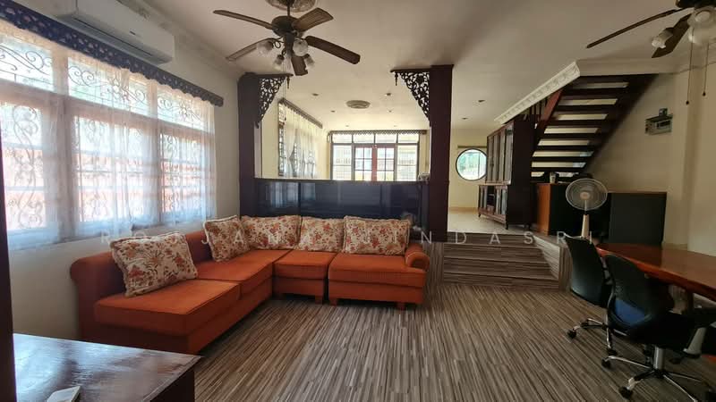 3-BR House, Bangkok, Chan Kasem, Chatuchak, Bangkok, 3 Bedrooms, 200 sqm, Single Detached House For Rent, by Rojjana Jindasri, 500197580 - DDproperty.com