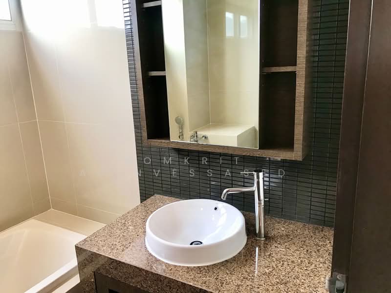 NS Residence, Bangkok, 96 Soi Charoenmitr, 10 Ekkamai Rd, Phra Kanong Nua, Watthana, Bangkok, 2 Bedrooms, 110 sqm, Apartment For Rent, by Komkrit Arunvessased , 500197656 - DDproperty.com