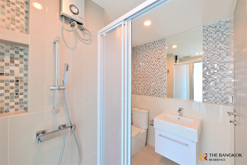 Life Ratchadapisek, Bangkok, 279 Ratchadapisaek Road, Huai Khwang, Huai Khwang, Bangkok, 2 Bedrooms, 56 sqm, Condo For Sale, by Sirirut Havee Akehurst, 500197757 - DDproperty.com