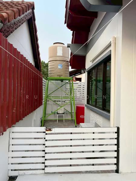 บ้านให้เช่า – ใกล้โรงเรียนนานาชาติลานนา-หางดง เพียง 5 นาที ค่าเช่า 15,000 บาท / เดือน No.14H1063, Chiang Mai, San Phak Wan, Hang Dong, Chiang Mai, 3 Bedrooms, 110 sqm, Single Detached House For Rent, by Rutchaporn Tunsiri, 500197800 - DDproperty.com