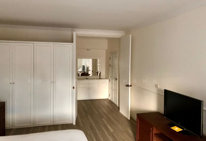 Royal Castle Sukhumvit, Bangkok, 30 Soi Sukhumvit 39, Khlongtoei Nua, Watthana, Bangkok, 3 Bedrooms, 225 sqm, Condo For Sale, by Anya Atarchanai , 500197817 - DDproperty.com