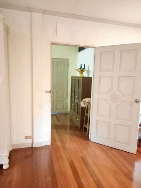 ขายที่ดินพร้อมบ้านเดี่ยว 2 ชั้น สไตล์คลาสสิก กรุงเทพนนท์ 14 ทำเลดี ใกล้ MRTแยกติวานนท์ 150 เมตร, นนทบุรี, ตลาดขวัญ, เมืองนนทบุรี, นนทบุรี, 215 ตร.ม., บ้านเดี่ยว ขาย, โดย Jutanon Komoottanaruk, 500197903 - DDproperty.com