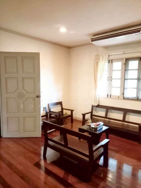 ขายที่ดินพร้อมบ้านเดี่ยว 2 ชั้น สไตล์คลาสสิก กรุงเทพนนท์ 14 ทำเลดี ใกล้ MRTแยกติวานนท์ 150 เมตร, Nonthaburi, Talat Kwan, Muang Nonthaburi, Nonthaburi, 3 Bedrooms, 215 sqm, Single Detached House For Sale, by Jutanon Komoottanaruk, 500197903 - DDproperty.com