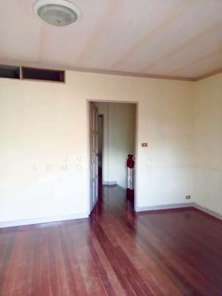 ขายที่ดินพร้อมบ้านเดี่ยว 2 ชั้น สไตล์คลาสสิก กรุงเทพนนท์ 14 ทำเลดี ใกล้ MRTแยกติวานนท์ 150 เมตร, นนทบุรี, ตลาดขวัญ, เมืองนนทบุรี, นนทบุรี, 215 ตร.ม., บ้านเดี่ยว ขาย, โดย Jutanon Komoottanaruk, 500197903 - DDproperty.com