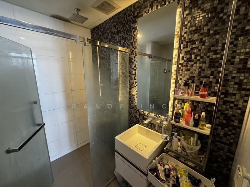 The Room Sathorn, Bangkok, 78 Pan Road, Silom, Bang Rak, Bangkok, 1 Bedroom, 47 sqm, Condo For Sale, by Teeranop Inchan, 500198028 - DDproperty.com