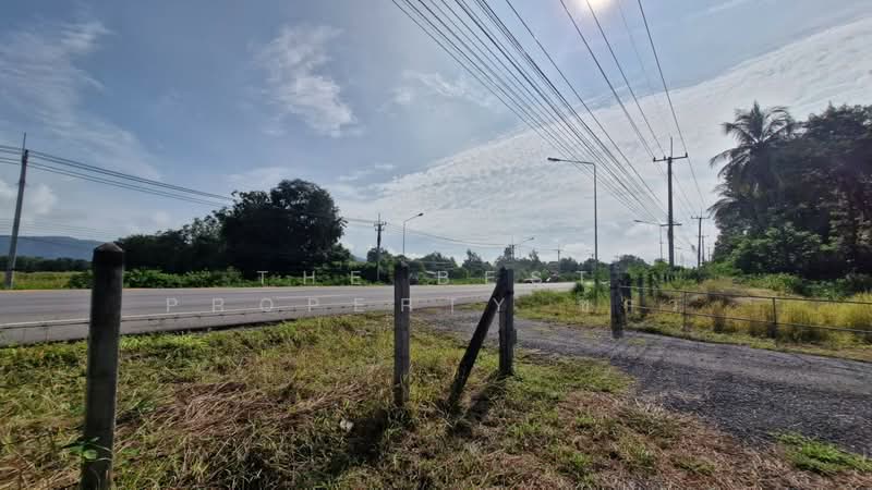 ที่ดินพร้อมสิ่งปลูกสร้างตากฟ้า นครสวรรค์, Nakhon Sawan, Lamphayon, Tak Fa, Nakhon Sawan, , 24,304 sqm, Land For Sale, by The Best Property ข้าว, 500198043 - DDproperty.com
