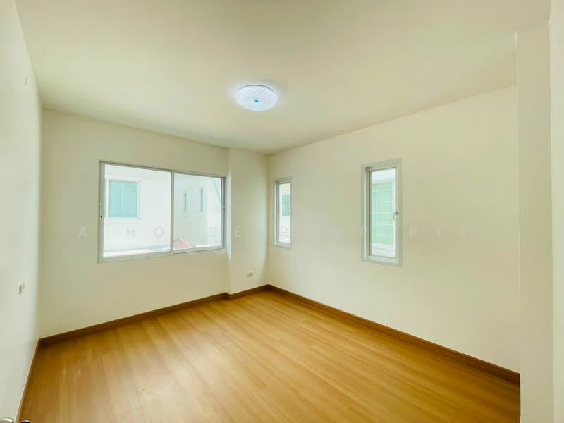 Metro Park, Chon Buri (Pattaya), Thung Suk La, Si Racha, Chon Buri (Pattaya), 3 Bedrooms, 156 sqm, Semi-Detached House (Twin House) For Sale, by A House Property Co.,Ltd., 500198098 - DDproperty.com