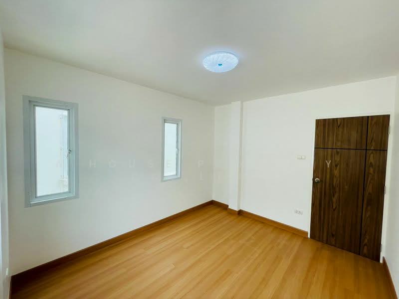 Metro Park, Chon Buri (Pattaya), Thung Suk La, Si Racha, Chon Buri (Pattaya), 3 Bedrooms, 156 sqm, Semi-Detached House (Twin House) For Sale, by A House Property Co.,Ltd., 500198098 - DDproperty.com