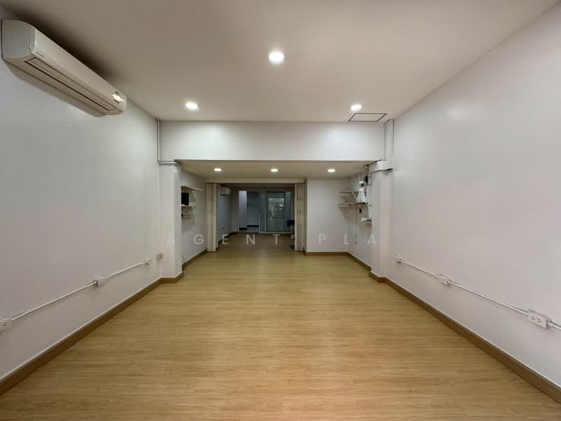 For Rent: Renovated 5.5-Story Commercial Building in the Heart of Sathorn, Near BTS (SPSAD3881), Bangkok, Thung Wat Don, Sathon, Bangkok, , 252 sqm, Shophouse For Rent, by Agent Pla, 500198335 - DDproperty.com