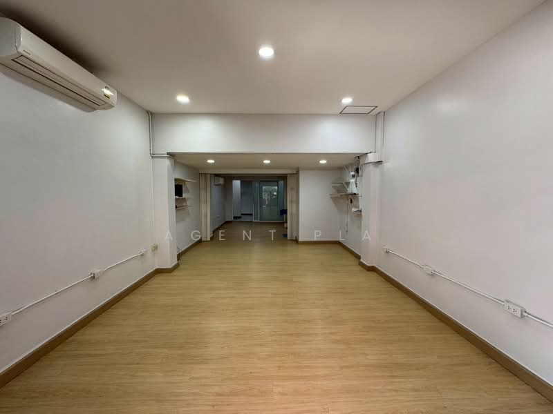For Rent: Renovated 5.5-Story Commercial Building in the Heart of Sathorn, Near BTS (SPSAD3881), Bangkok, Thung Wat Don, Sathon, Bangkok, , 252 sqm, Shophouse For Rent, by Agent Pla, 500198335 - DDproperty.com