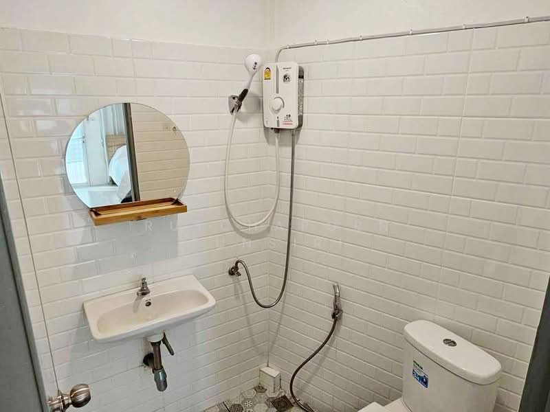 ทาวน์เฮ้าส์ในโครงการ ให้เช่า – ใกล้บิ๊กซีแม่เหียะ เพียง 5 นาที ค่าเช่า 25,000 บาท / เดือน No.9H867, Chiang Mai, Mae Hia, Muang Chiang Mai, Chiang Mai, 4 Bedrooms, 170 sqm, Townhouse For Rent, by Rutchaporn Tunsiri, 500198434 - DDproperty.com