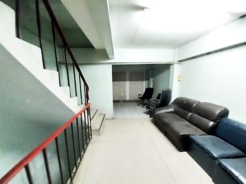 ขาย - อาคารพาณิชย์ 3 ชั้นครึ่ง ซอยประชาอุทิศ16, กรุงเทพ